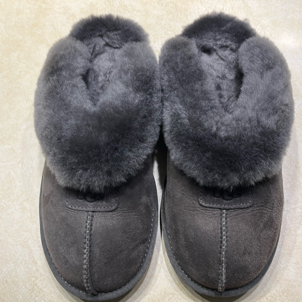 UGG Coquette slippers, size 8 color grey